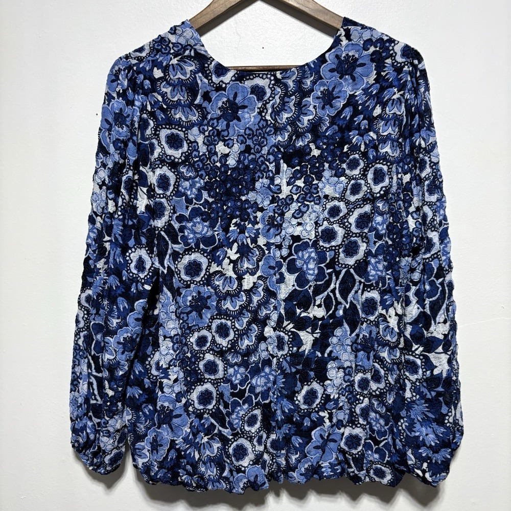 Karen Kane Blouse Womens 1X Blue Black Floral Bubble Hem V Neck Crinkle Texture - Picture 5 of 9